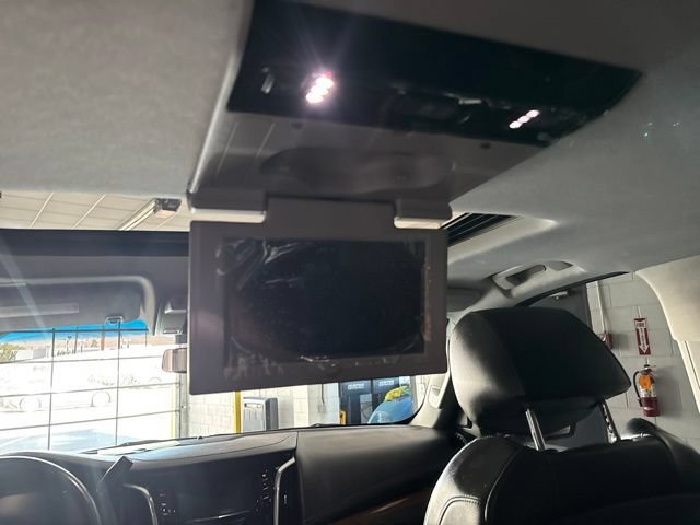 Used 2018 Cadillac Escalade Premium Luxury AWD/4WD image 34