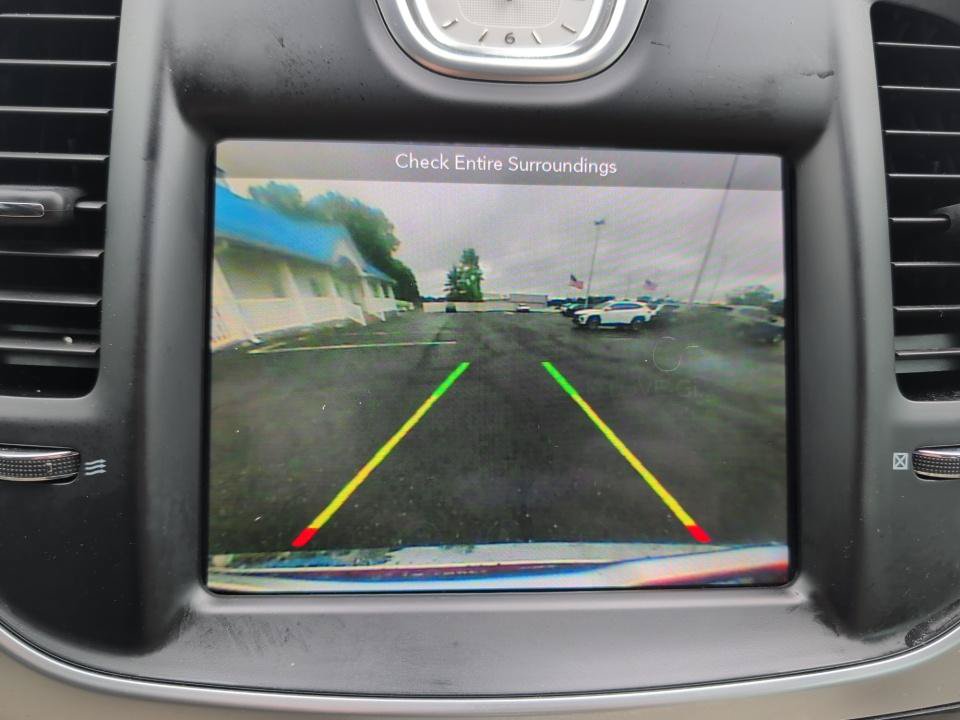 Used 2017 Chrysler 300 C RWD image 23