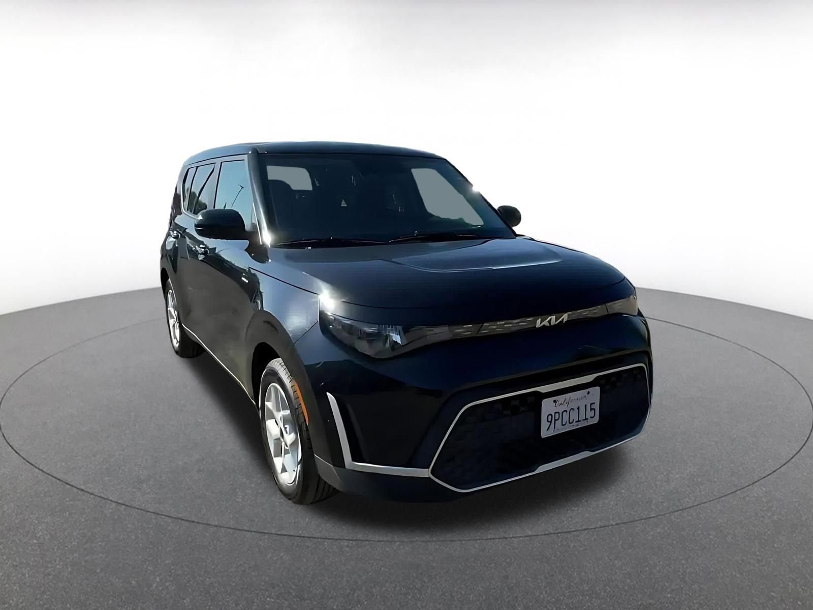 Used 2025 Kia Soul LX w/ LX Technology Package image 3