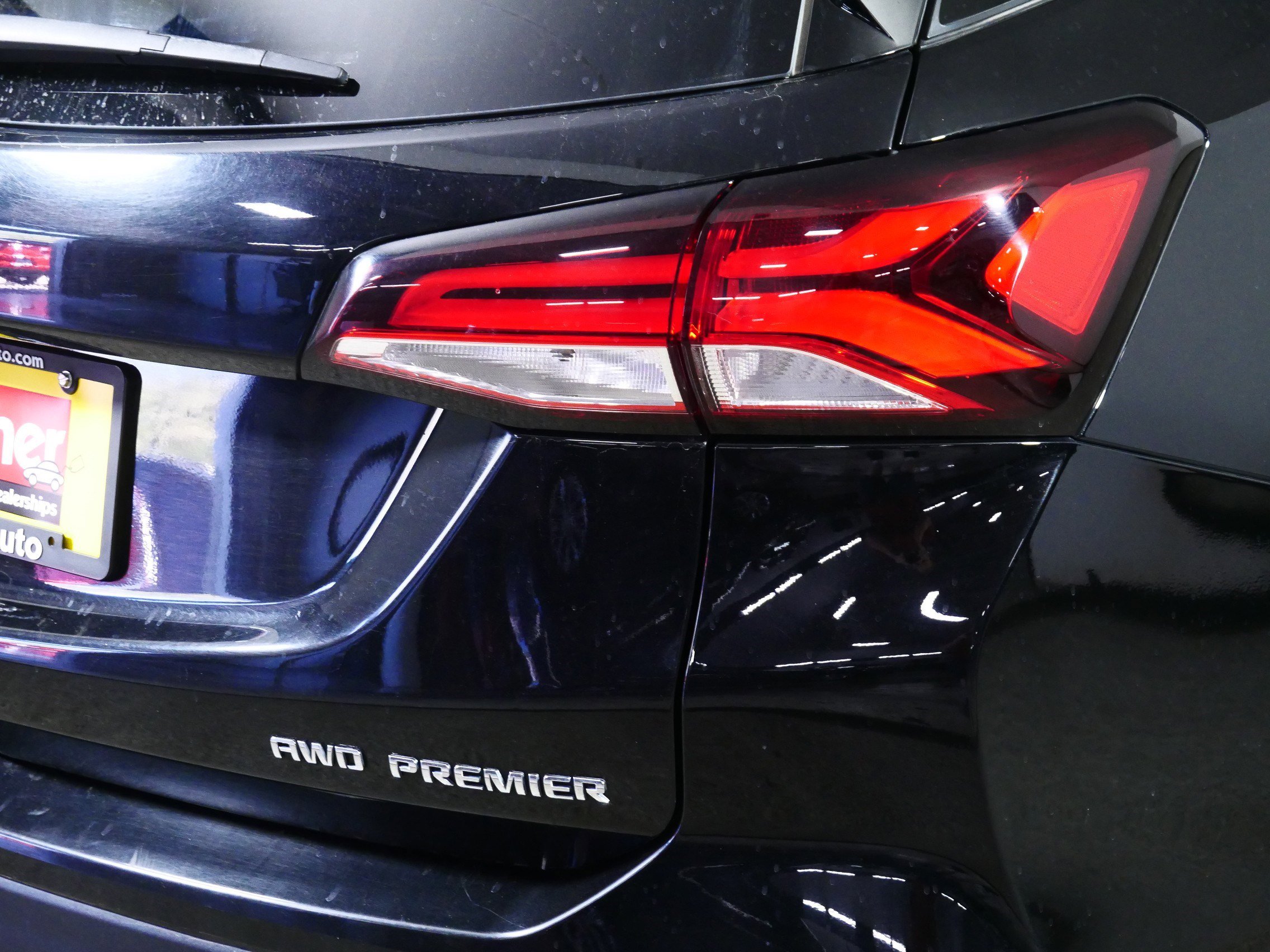 Used 2023 Chevrolet Equinox Premier image 17