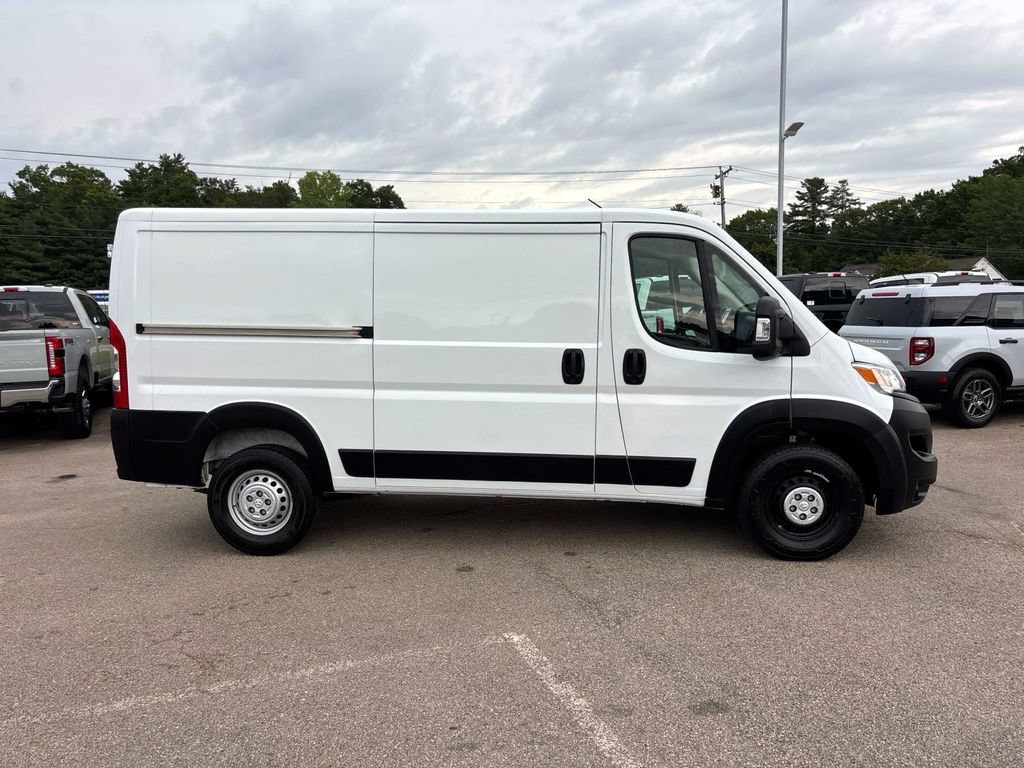 Used 2025 RAM ProMaster 2500 w/ Convenience Group FWD image 2