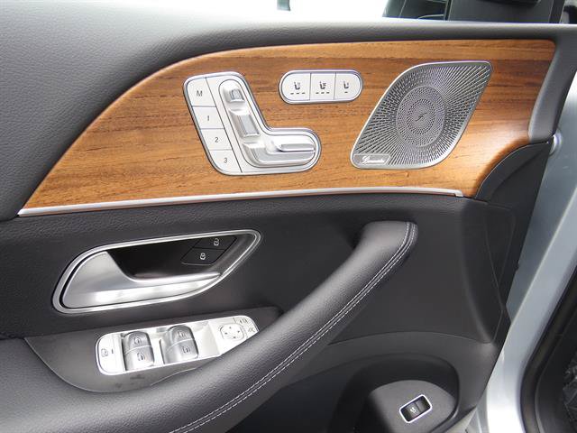 Used 2025 Mercedes-Benz GLS 450 4MATIC w/ AMG Line Exterior image 9