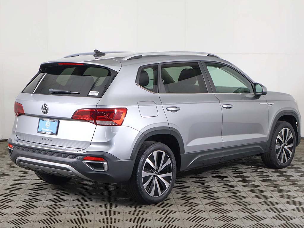Used 2023 Volkswagen Taos SE FWD image 11