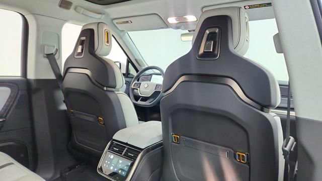 Used 2024 Rivian R1S Adventure AWD/4WD image 27