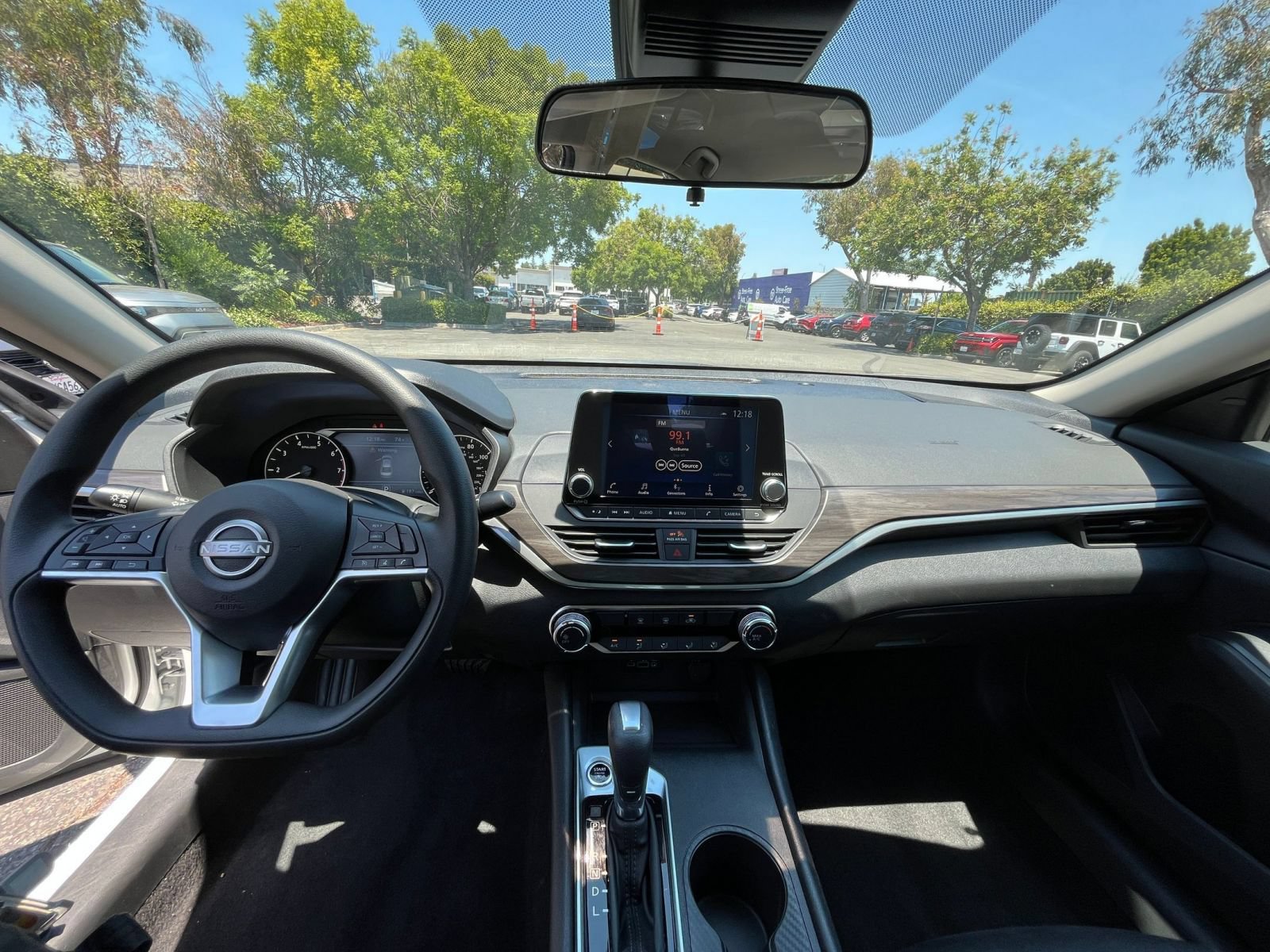 Used 2025 Nissan Altima 2.5 SV FWD image 33