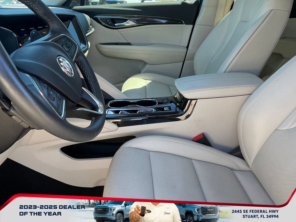 Used 2023 Buick Envision Essence image 10