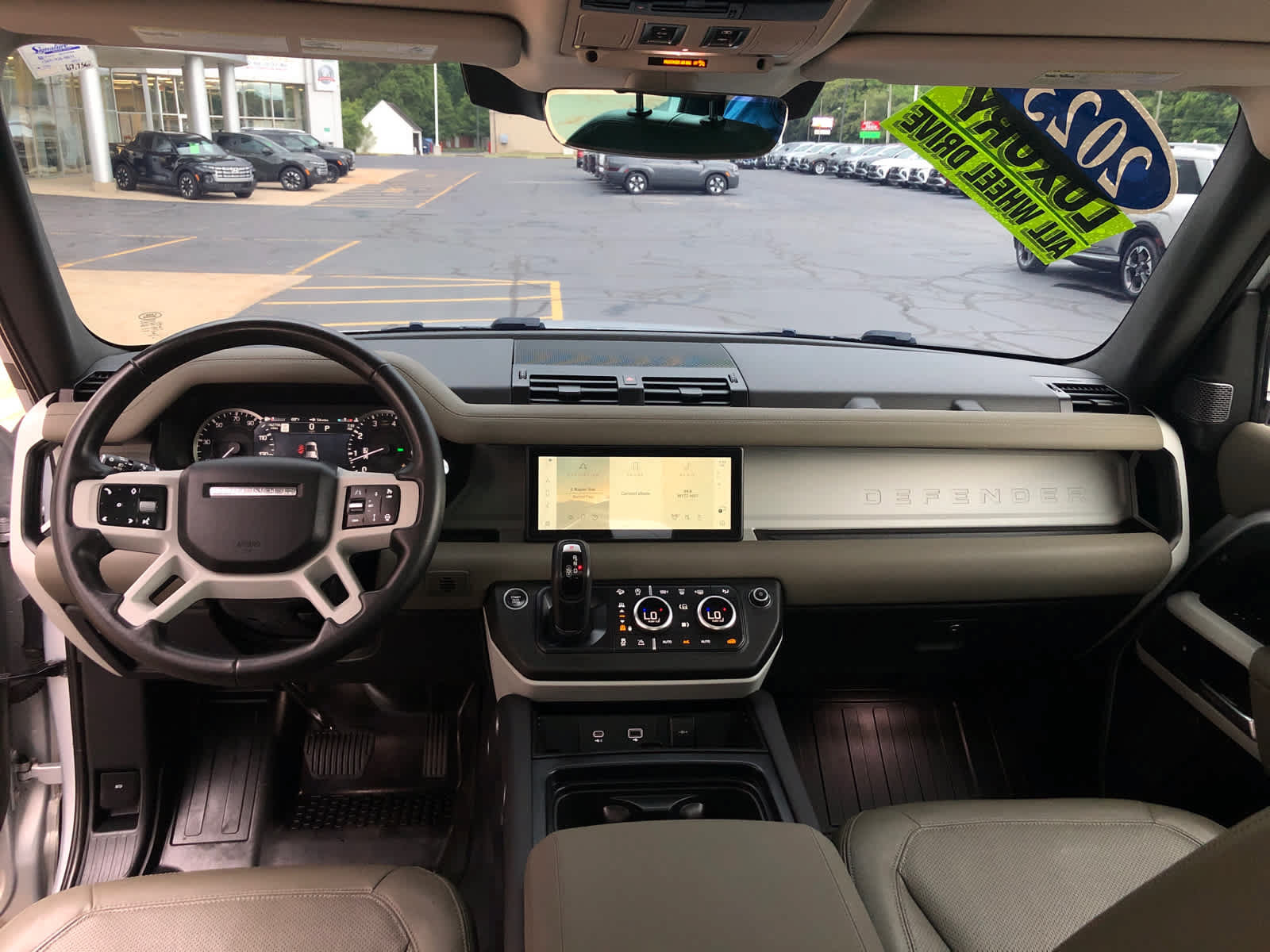 Used 2023 Land Rover Defender 110 SE AWD/4WD image 29