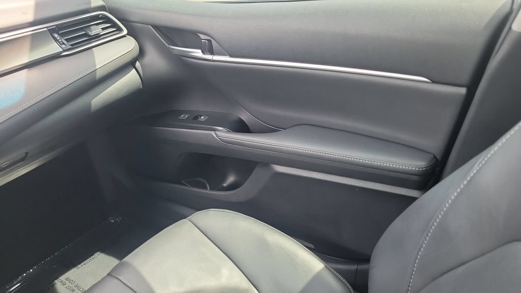 Used 2020 Toyota Camry XSE FWD image 13