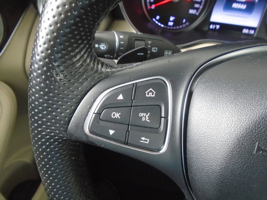 Used 2017 Mercedes-Benz GLC 300 4MATIC image 13