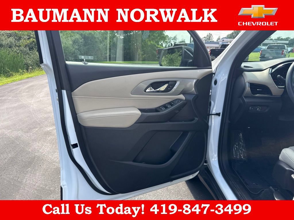 Used 2022 Chevrolet Traverse LS FWD image 17