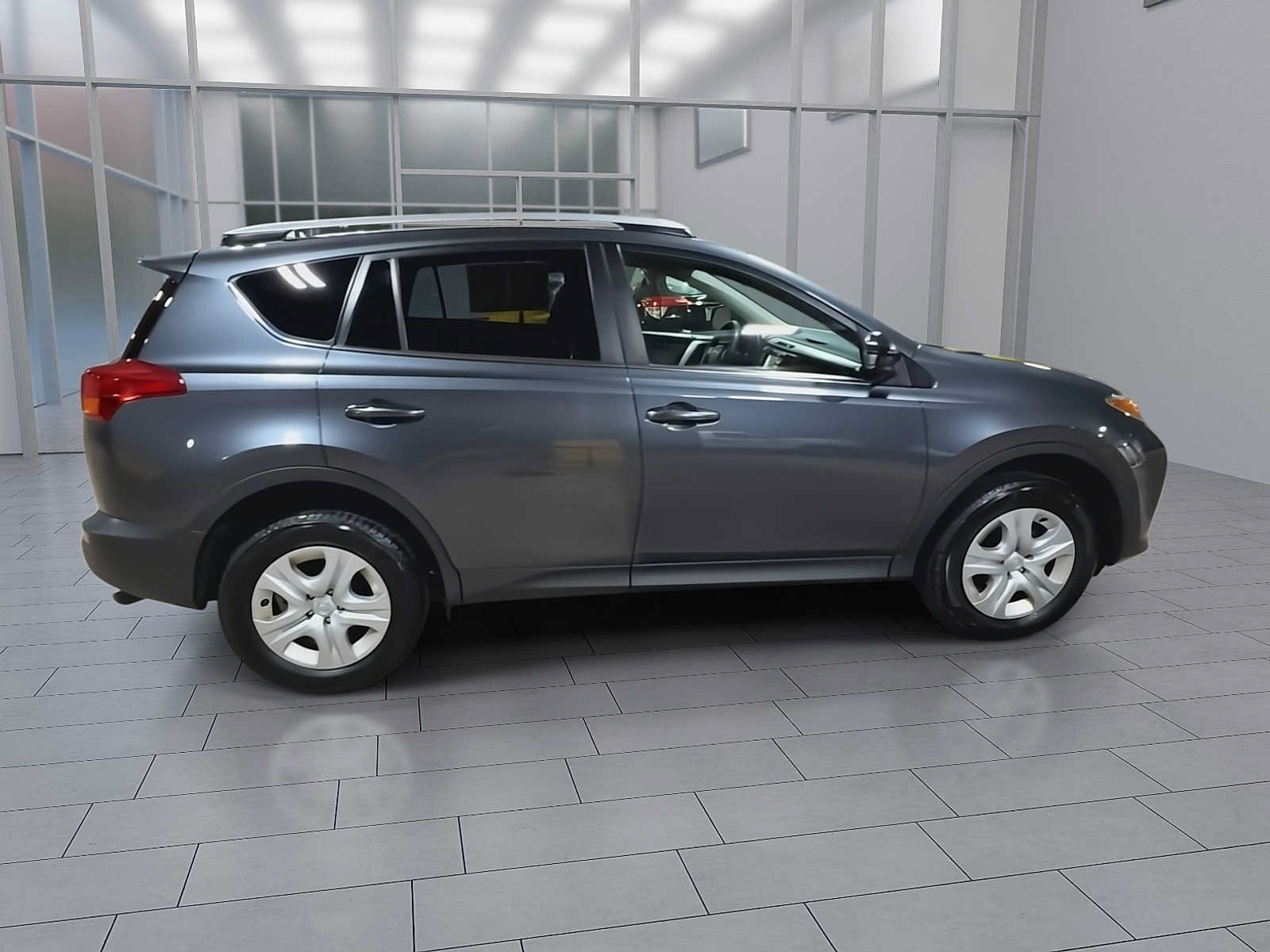 Used 2015 Toyota RAV4 LE AWD/4WD image 9