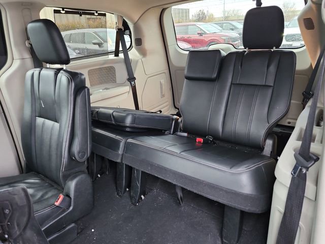 Used 2013 Chrysler Town & Country Touring image 23