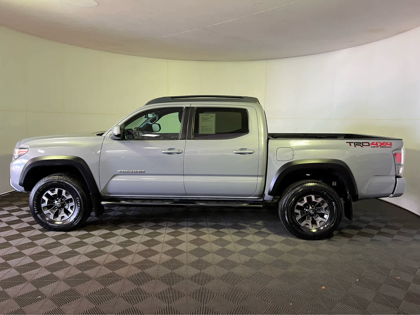 Used 2021 Toyota Tacoma TRD Off-Road w/ Technology Package image 4