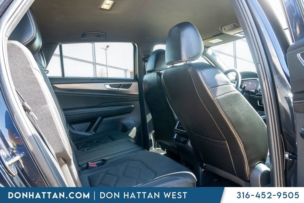 Used 2024 Volkswagen Atlas Cross Sport SE FWD image 19