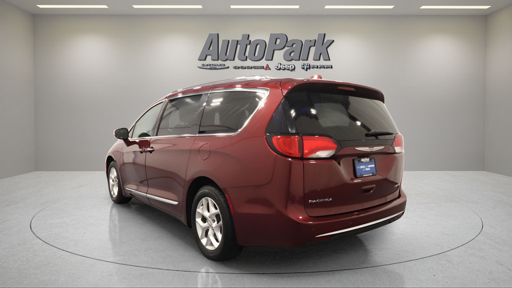 Used 2020 Chrysler Pacifica Limited w/ 8-pass Seating Package FWD image 5