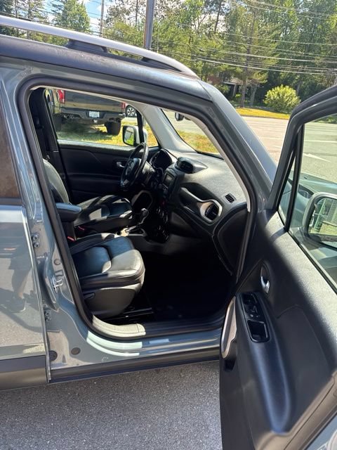 Used 2017 Jeep Renegade Limited AWD/4WD image 18
