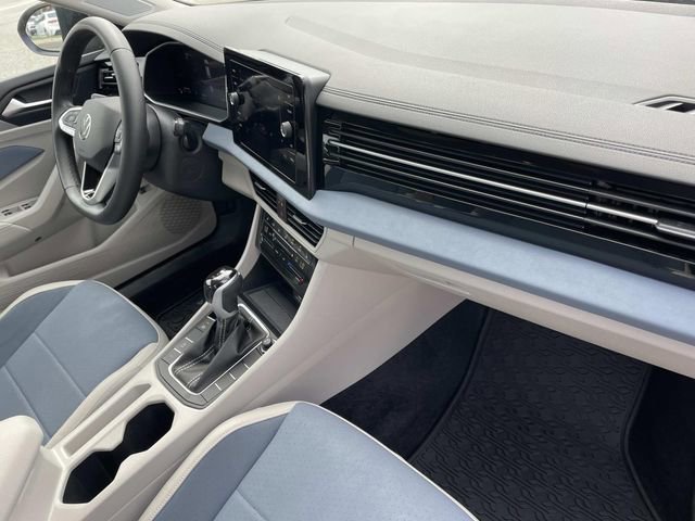 Used 2025 Volkswagen Jetta SE FWD image 29