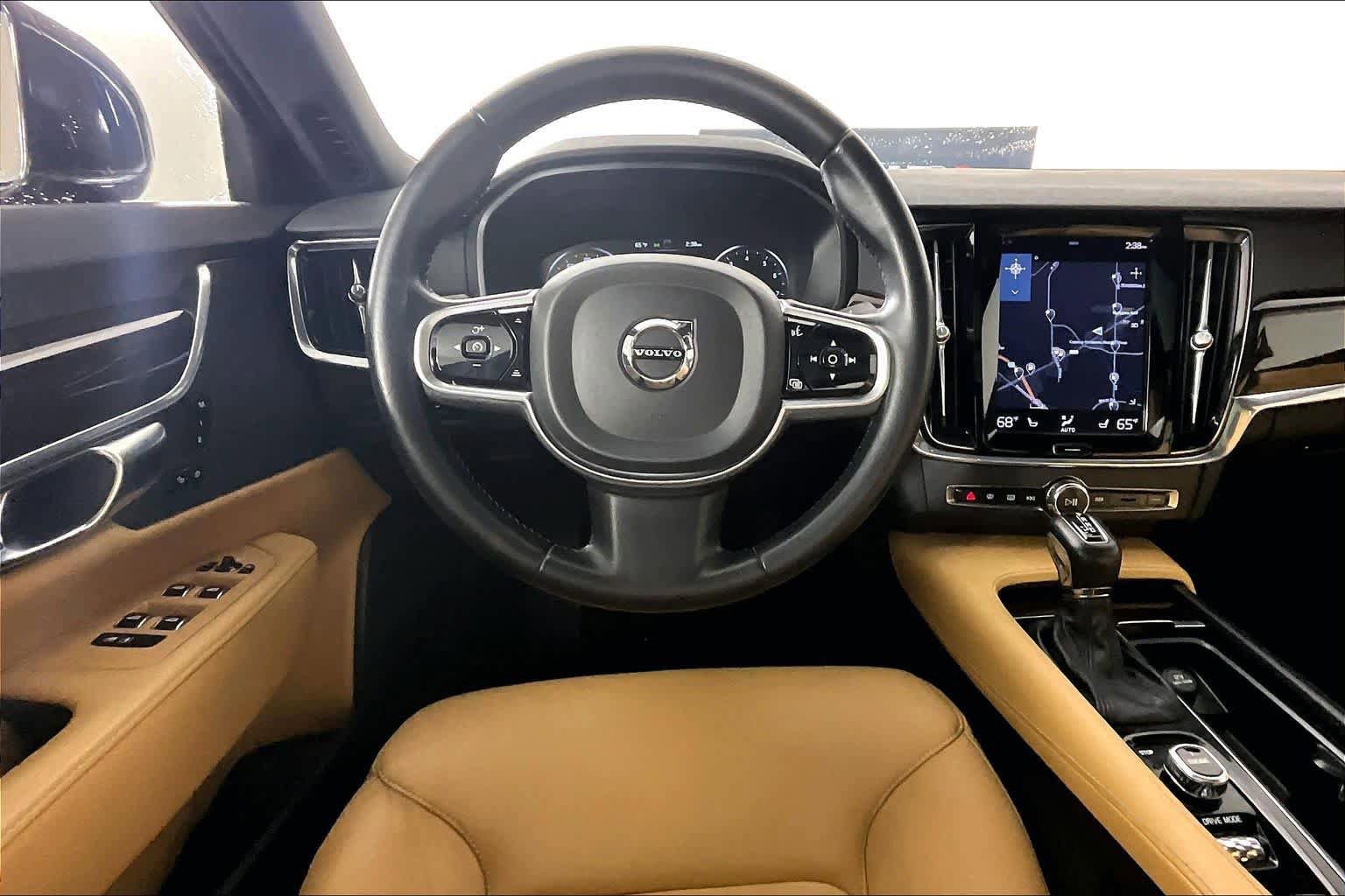 Used 2018 Volvo S90 T6 Momentum image 6