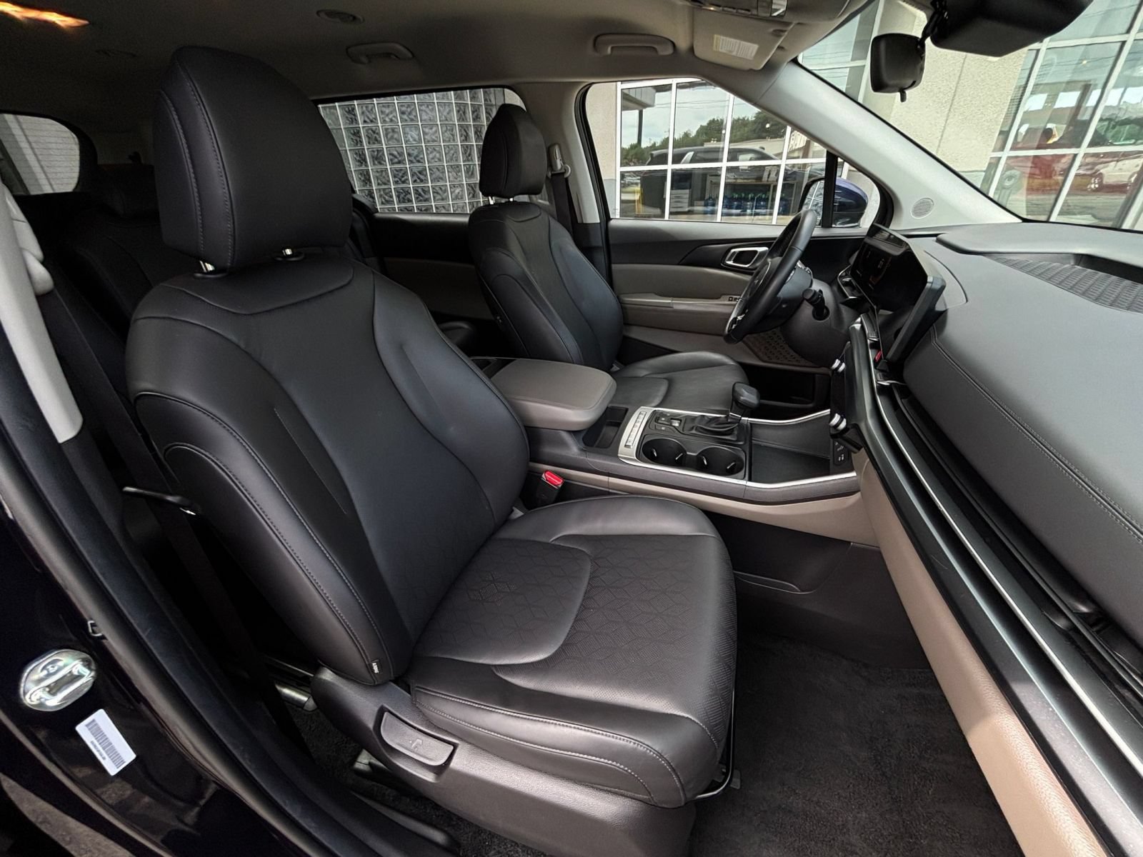 Used 2026 Kia Carnival FWD image 38