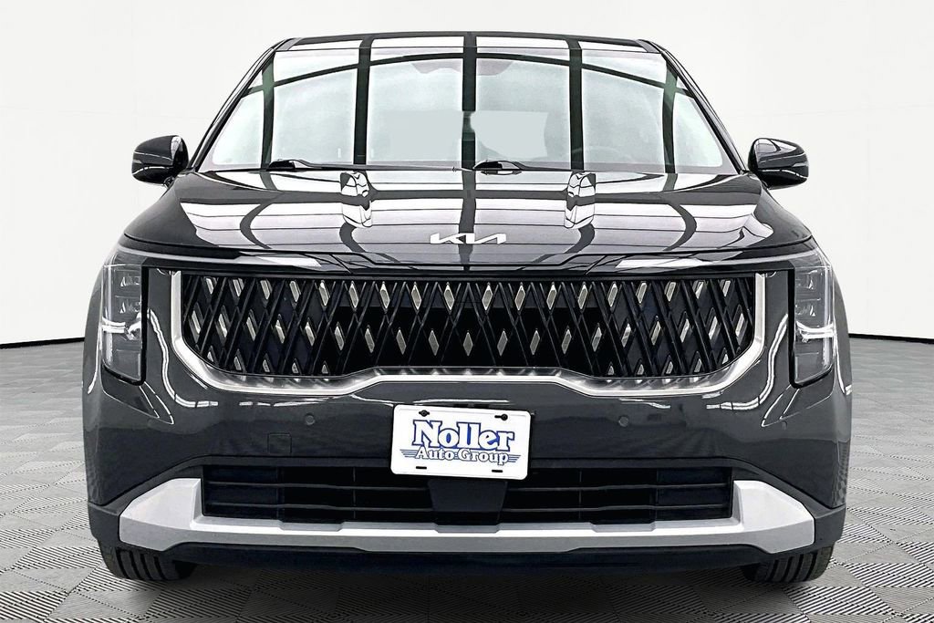 Used 2025 Kia Carnival image 3