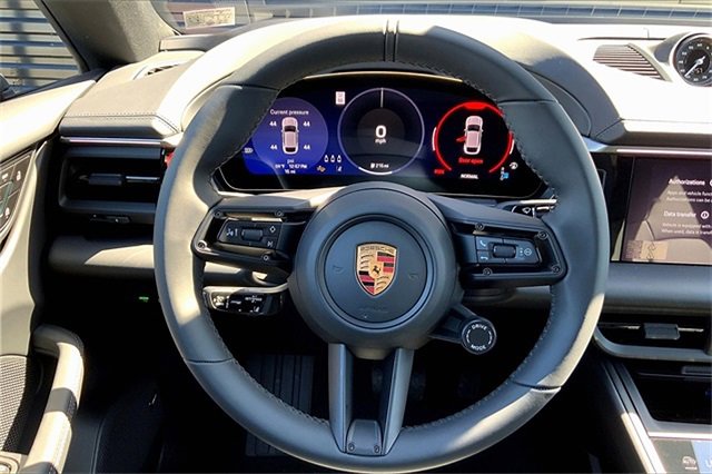 Used 2025 Porsche Macan 4 Electric image 7