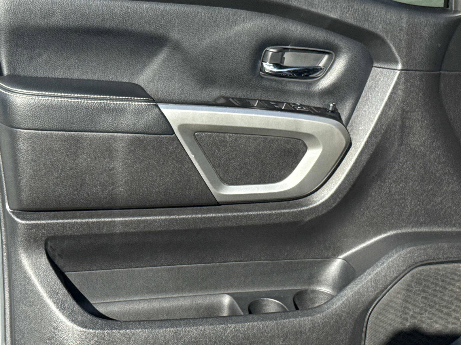 Used 2019 Nissan Titan PRO-4X image 17