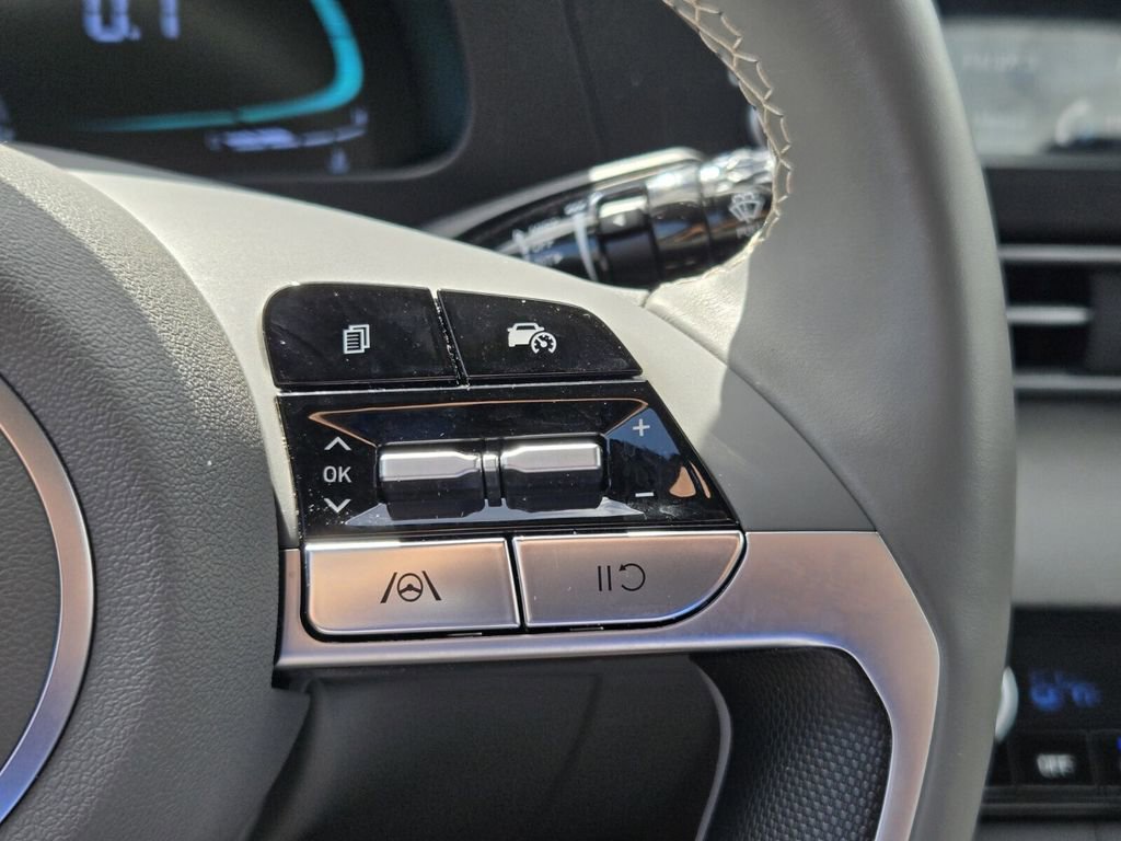 Certified 2025 Hyundai Elantra Sport image 23