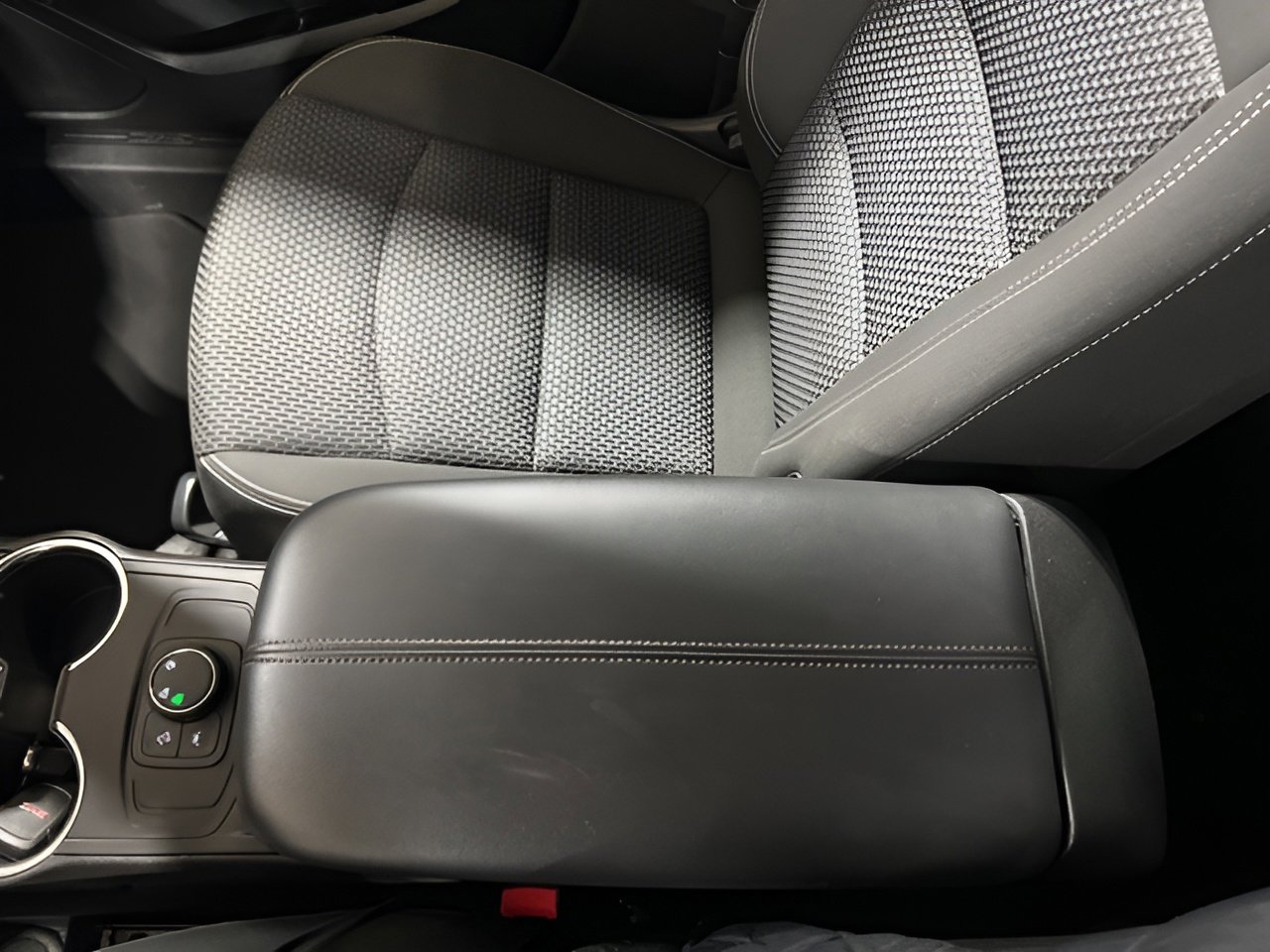 Used 2024 GMC Terrain SLE image 41