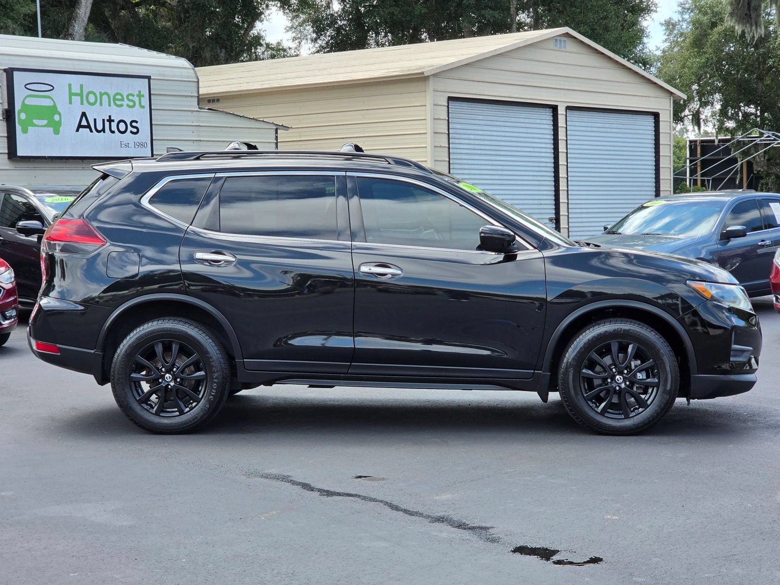 Used 2018 Nissan Rogue SV AWD/4WD image 4