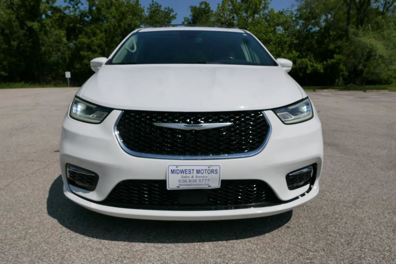 Used 2021 Chrysler Pacifica Touring-L FWD image 3