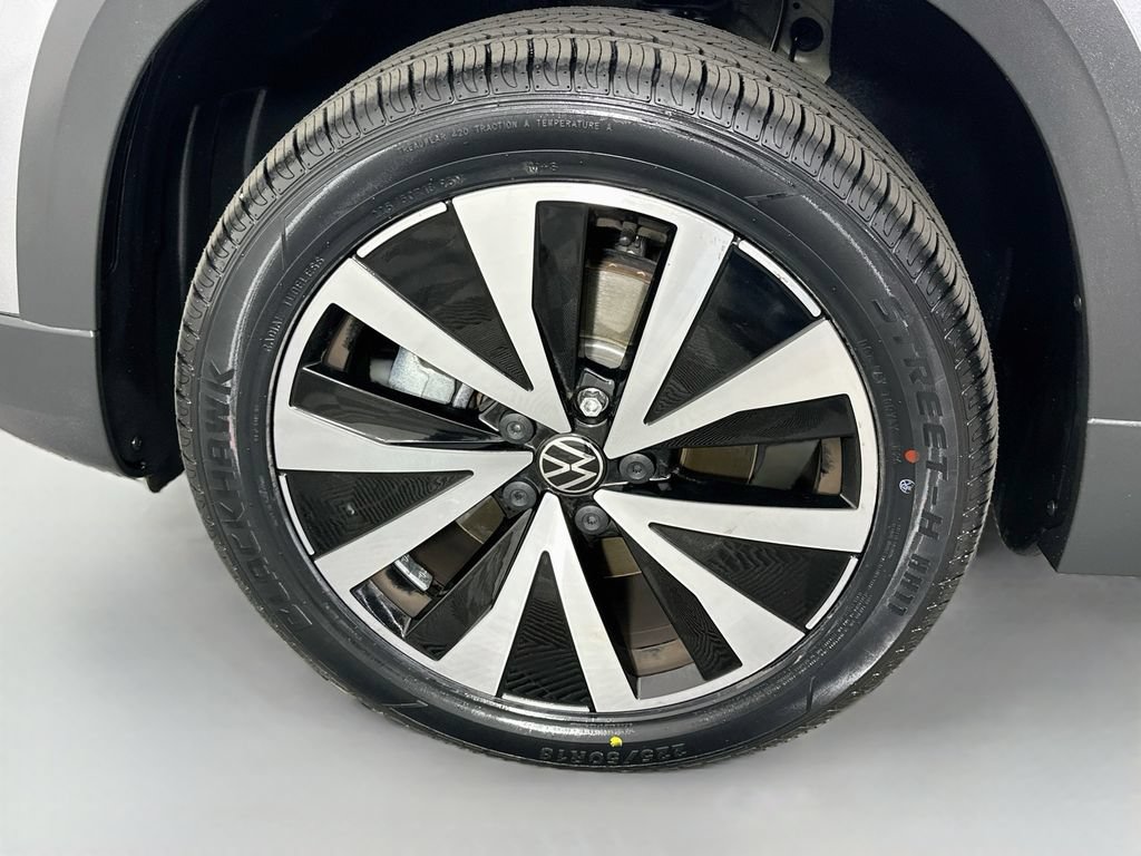 Used 2022 Volkswagen Taos SE w/ Panoramic Sunroof Package FWD image 33
