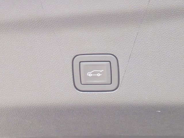 Used 2025 Chevrolet Tahoe High Country image 14