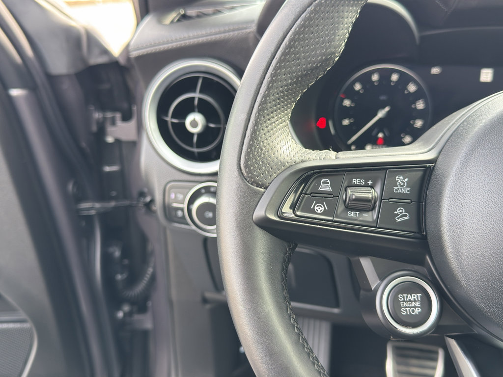 Used 2024 Alfa Romeo Stelvio Ti image 33