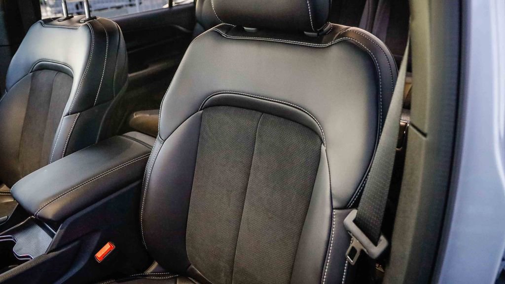 New 2025 Jeep Grand Cherokee L Altitude image 27