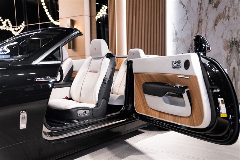Used 2016 Rolls-Royce Dawn RWD image 20
