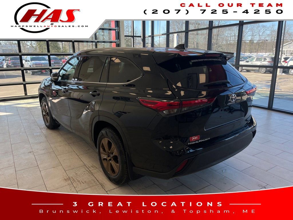 Used 2022 Toyota Highlander Bronze Edition image 3