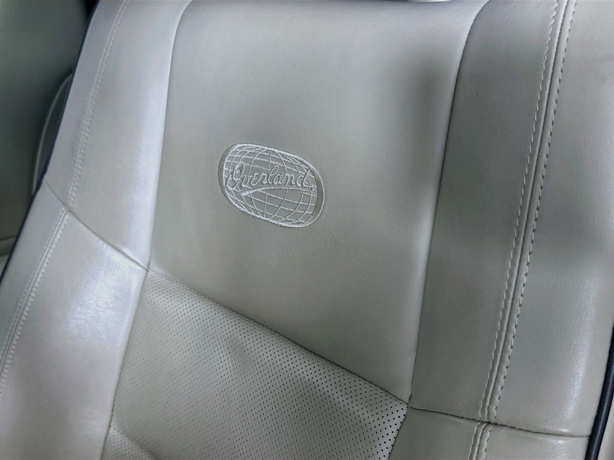 Used 2017 Jeep Grand Cherokee Overland AWD/4WD image 19