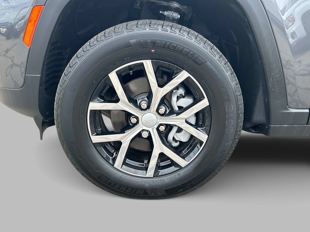Used 2025 Jeep Grand Cherokee Limited AWD/4WD image 9