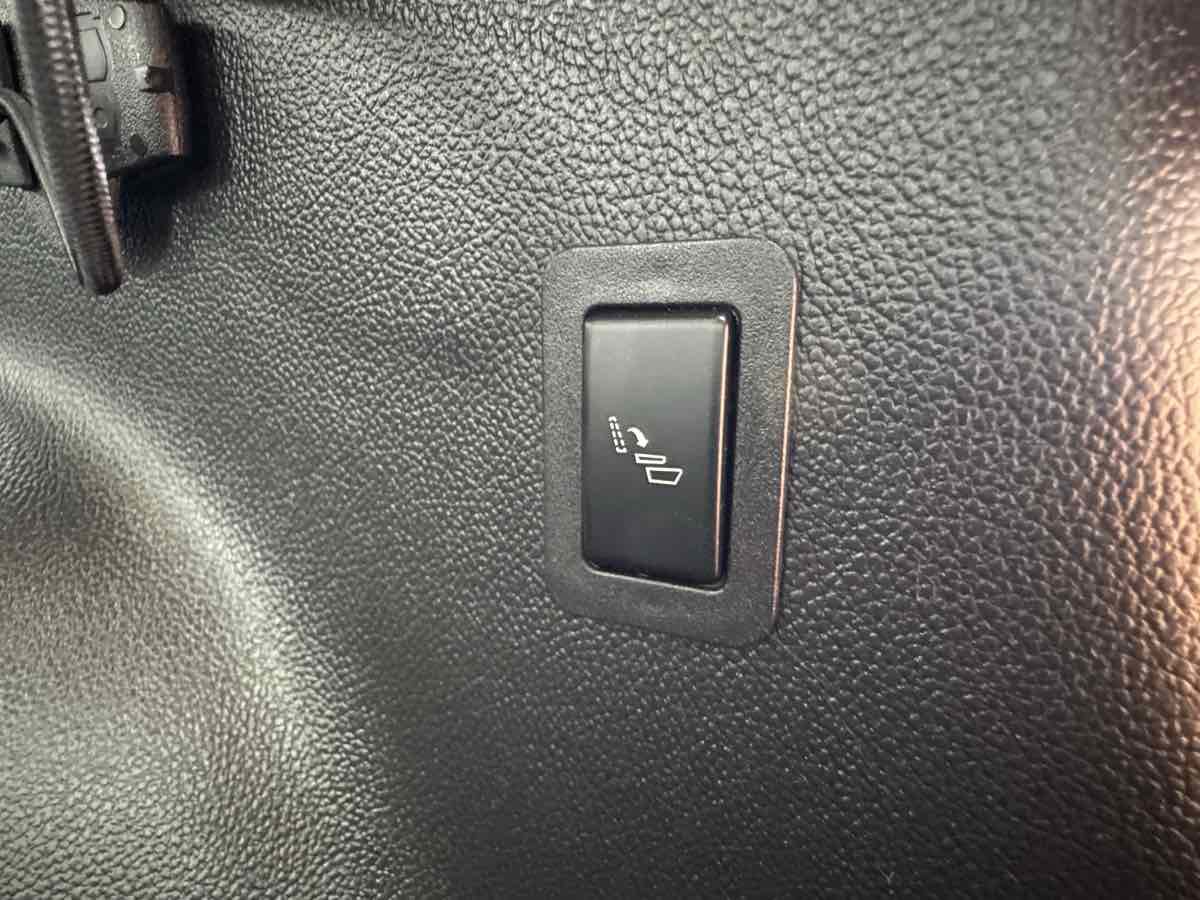 Used 2017 Cadillac Escalade Luxury AWD/4WD image 48