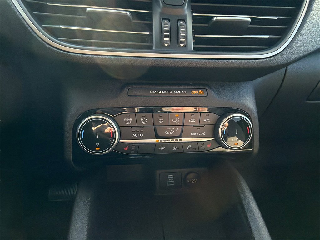 Used 2022 Ford Escape SE w/ SE Sport Appearance Package image 32