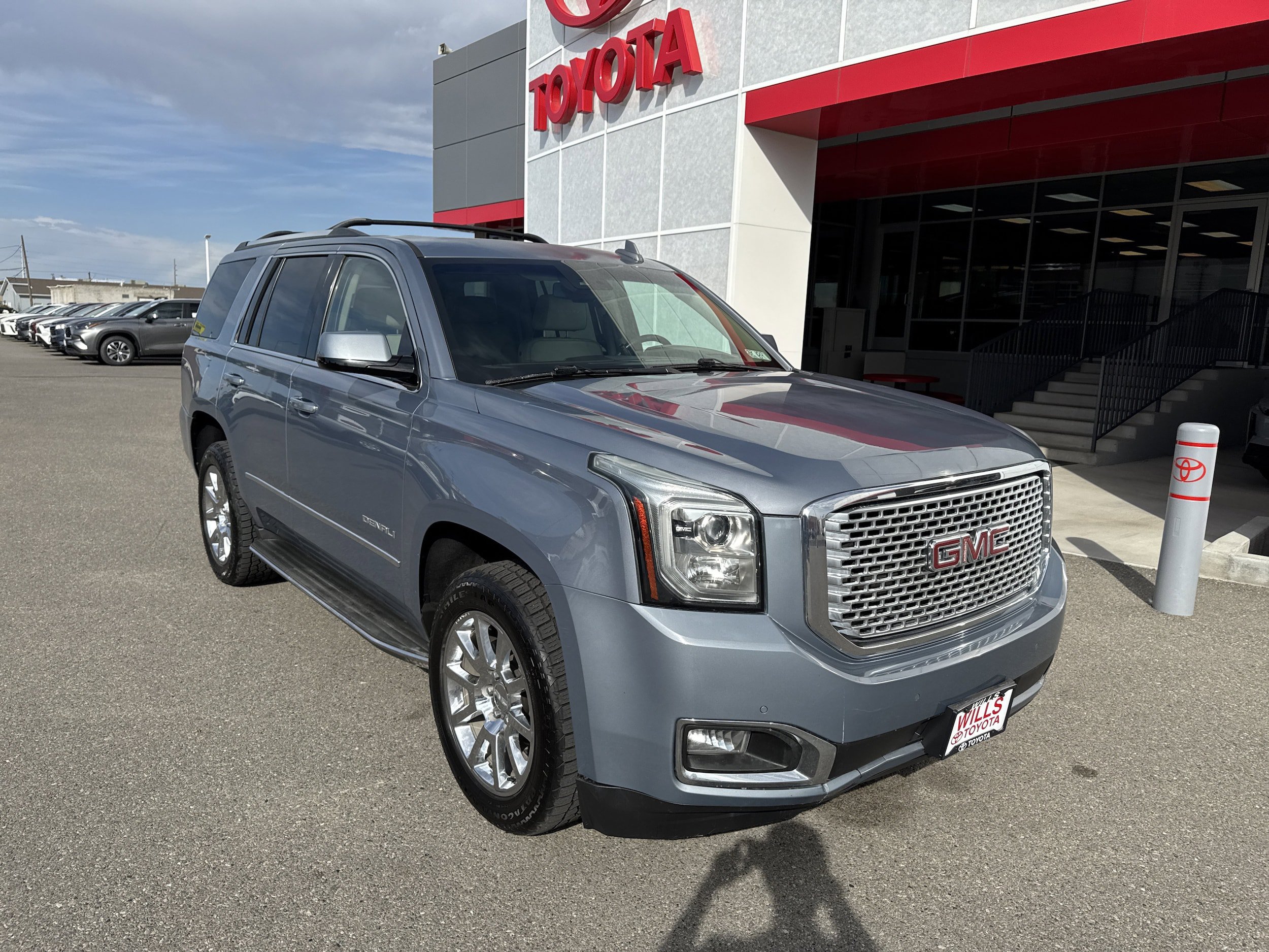 Used 2016 GMC Yukon Denali AWD/4WD image 1
