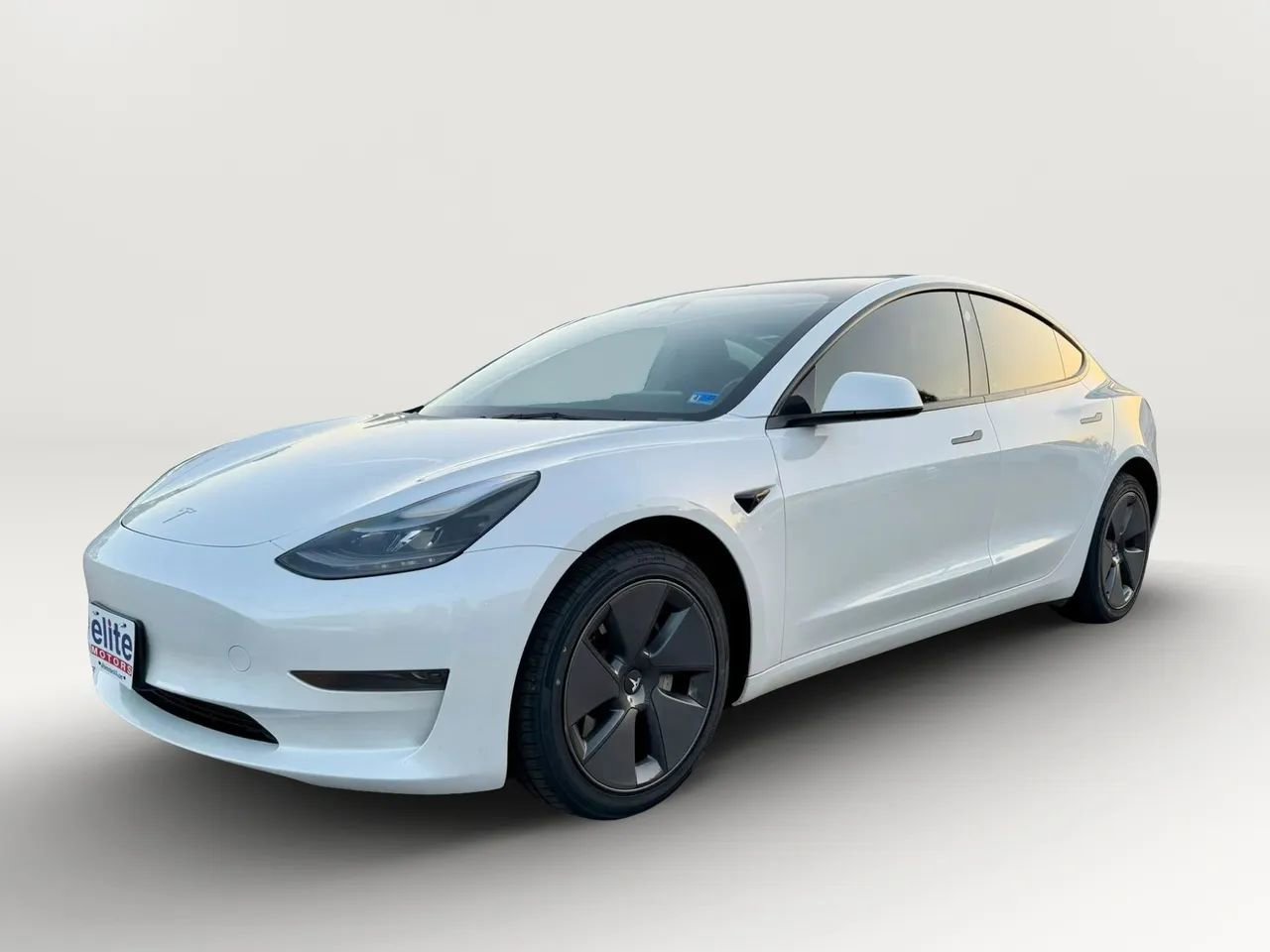Used 2023 Tesla Model 3 Standard Range image 3