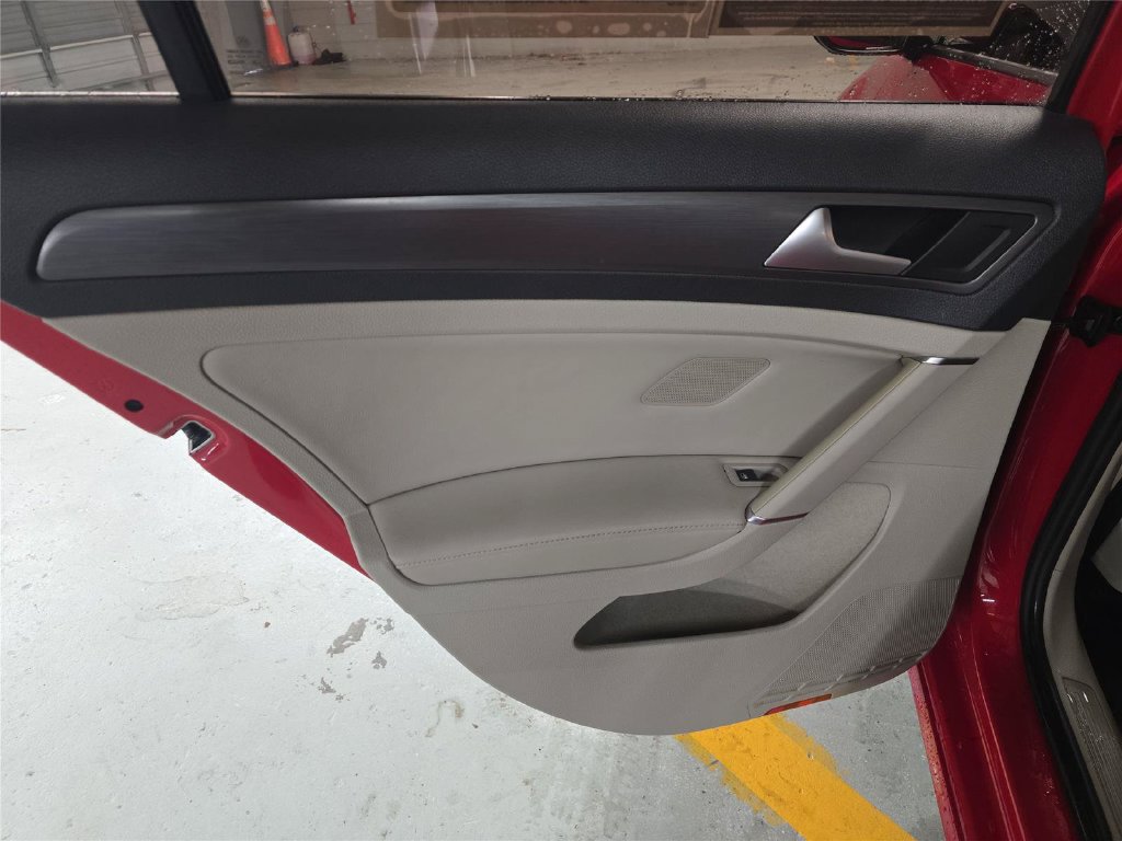Used 2018 Volkswagen Golf SE FWD image 8