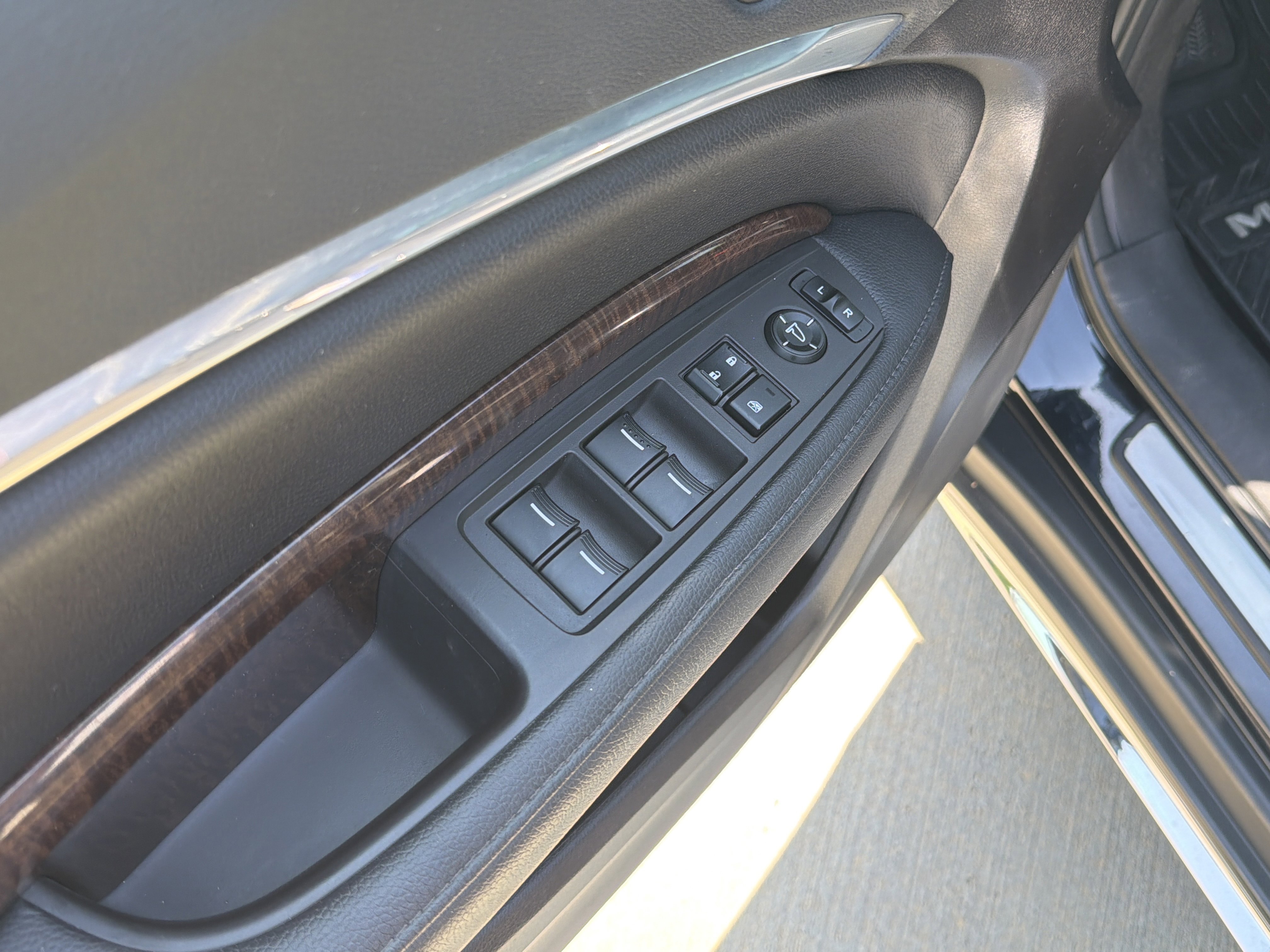 Used 2020 Acura MDX SH-AWD image 13