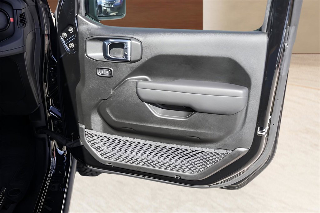 Used 2025 Jeep Wrangler Unlimited Rubicon w/ XTREMEE 35" Tire Package image 25