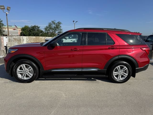 Used 2024 Ford Explorer XLT w/ Equipment Group 202A AWD/4WD image 11