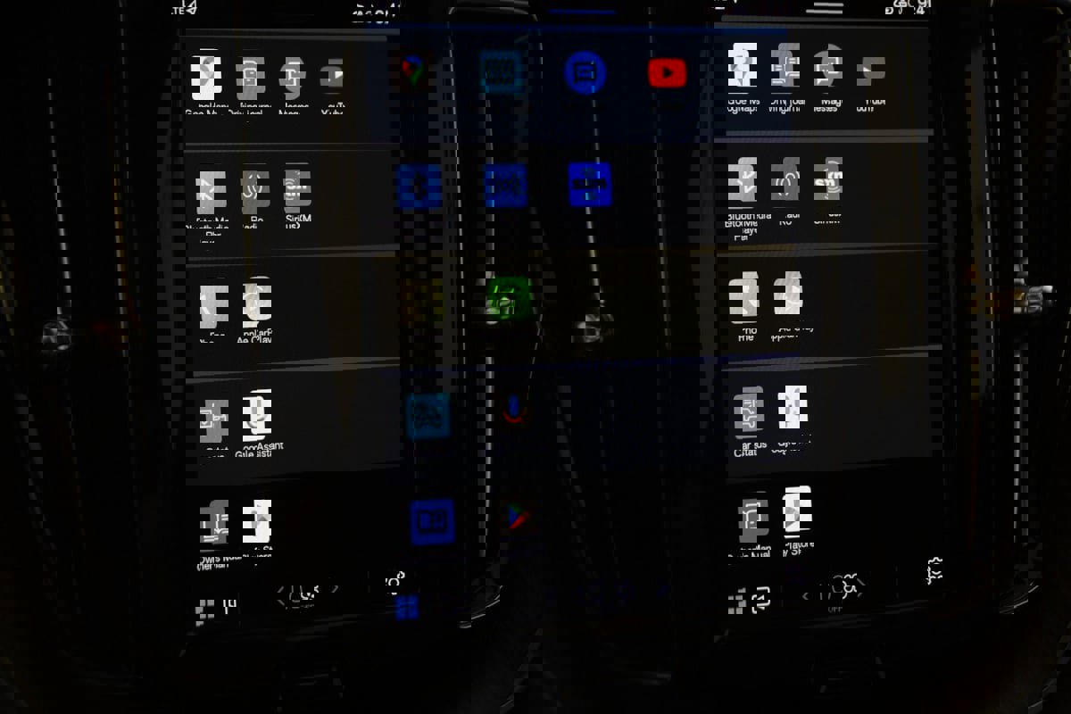 Used 2022 Volvo XC60 B5 Momentum image 34