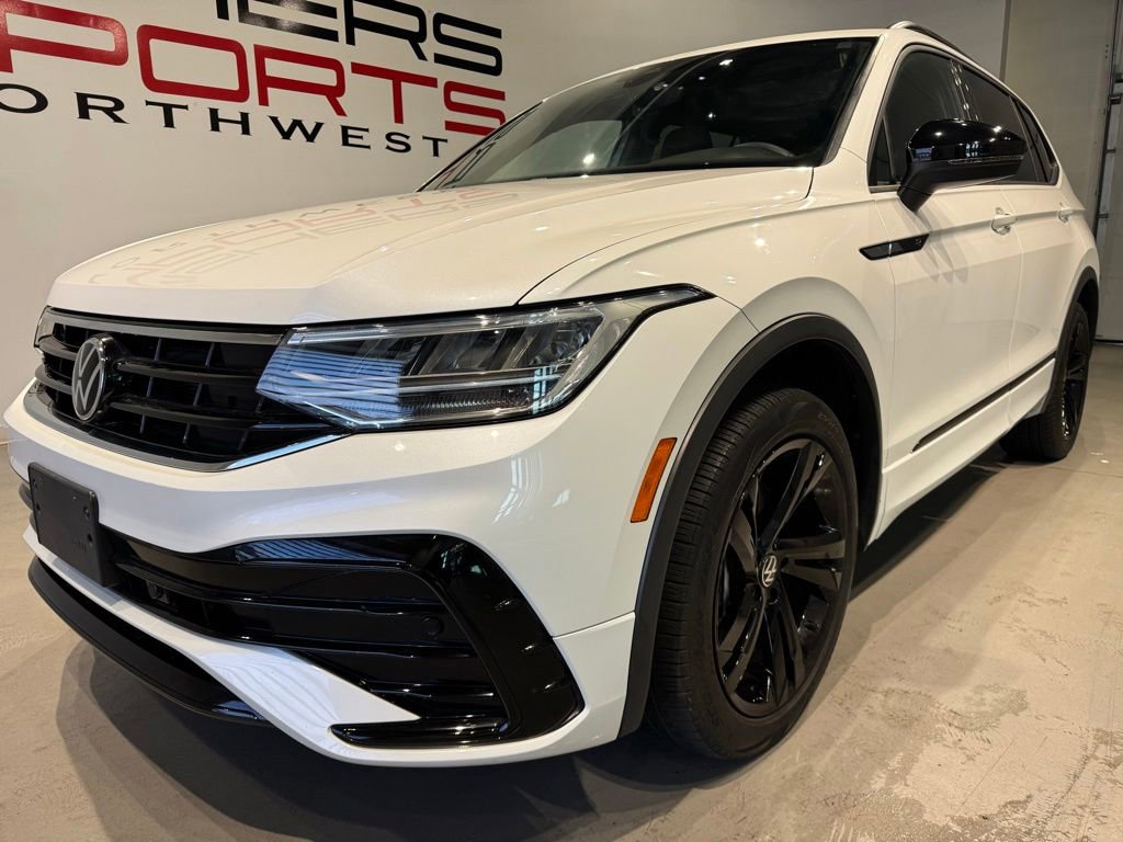 Used 2023 Volkswagen Tiguan SE R-Line AWD/4WD image 2