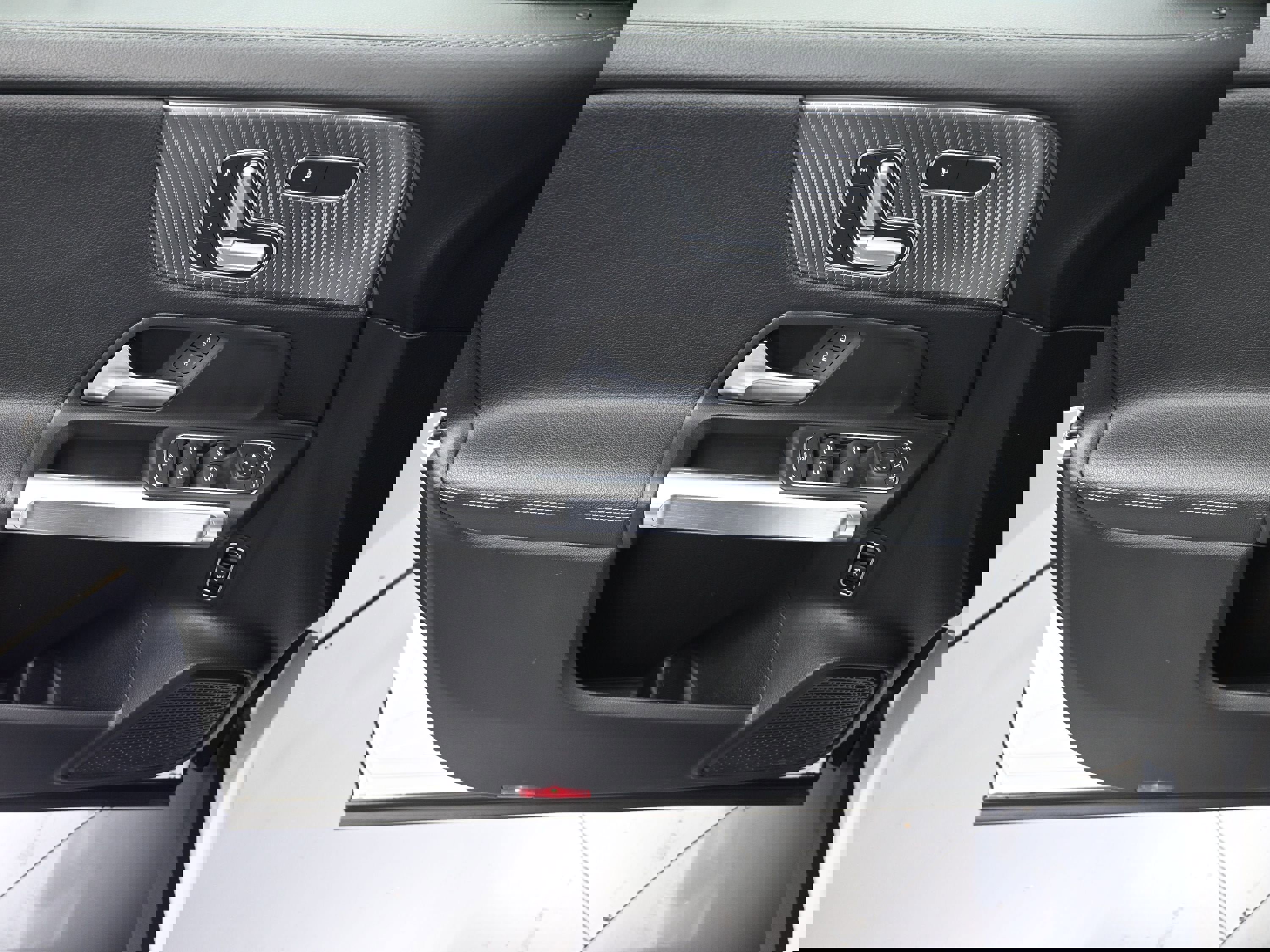 Used 2021 Mercedes-Benz GLB 250 4MATIC image 21