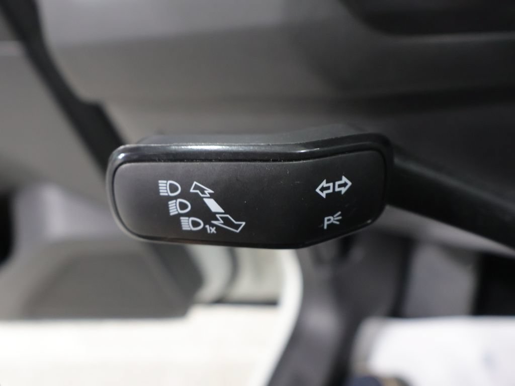 Used 2020 Volkswagen Tiguan SE AWD/4WD image 36